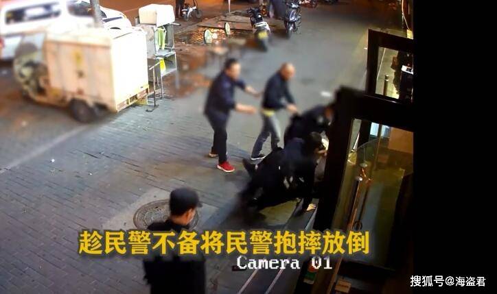 男子锁喉抱摔民警叫嚣"知道我爸是谁吗",网友们,你想知道吗?