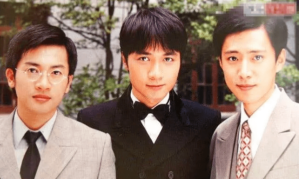 眉骨|这顶流爱豆到底do崩了什么？硅胶感也太重了...