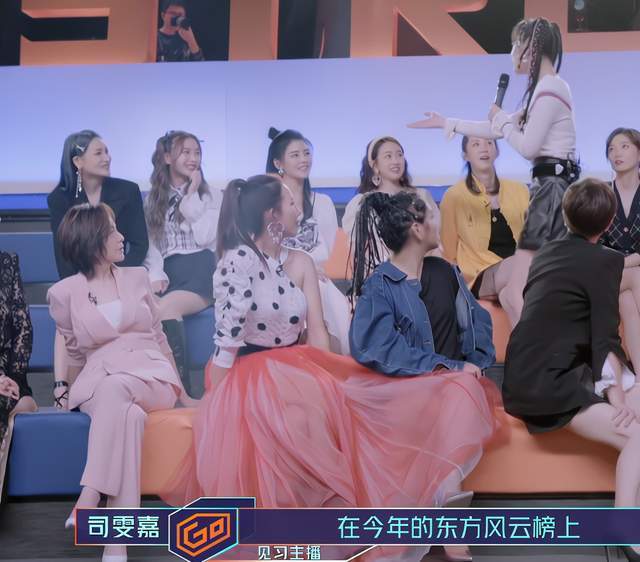 名场面又来了!东方台一姐被当面嘲讽像扫地工