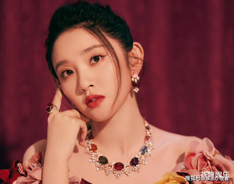 唐艺昕产后首部新戏发剧照,女文青气质绝了,演员阵容太"高配"
