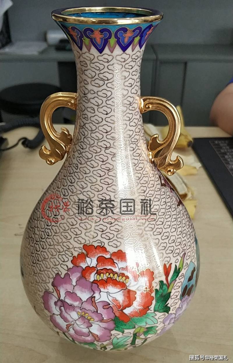 景泰蓝《喜上眉梢》对瓶霍铁辉大师国礼作品赏析