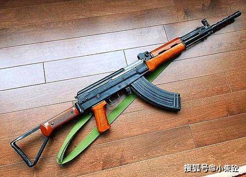 被称为81式的ak自动步枪来自文明的东方