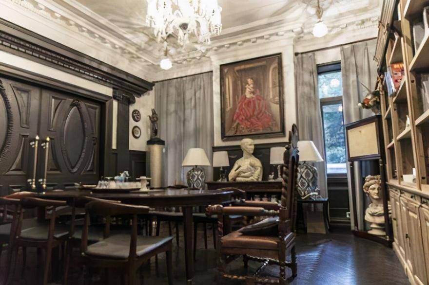 套路|“凡尔赛文学”爆火：善用这个套路的人，根本没见过世面