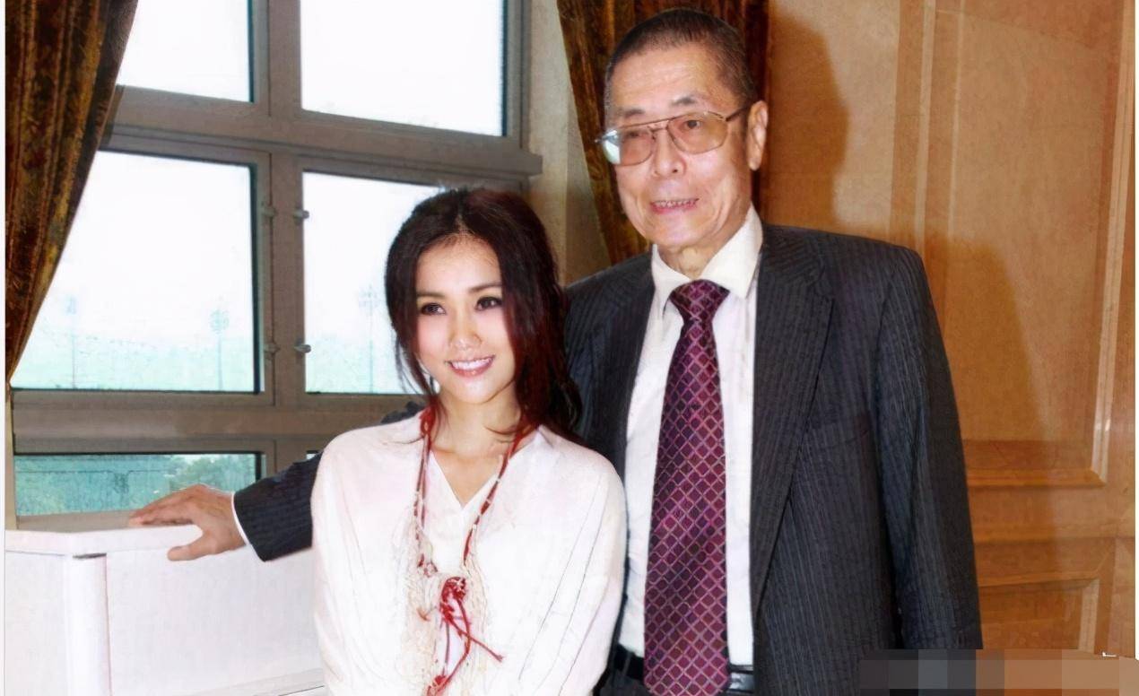 打破赌王记录!81岁钢琴大师刘诗昆再当爸,44岁娇妻诞下女儿