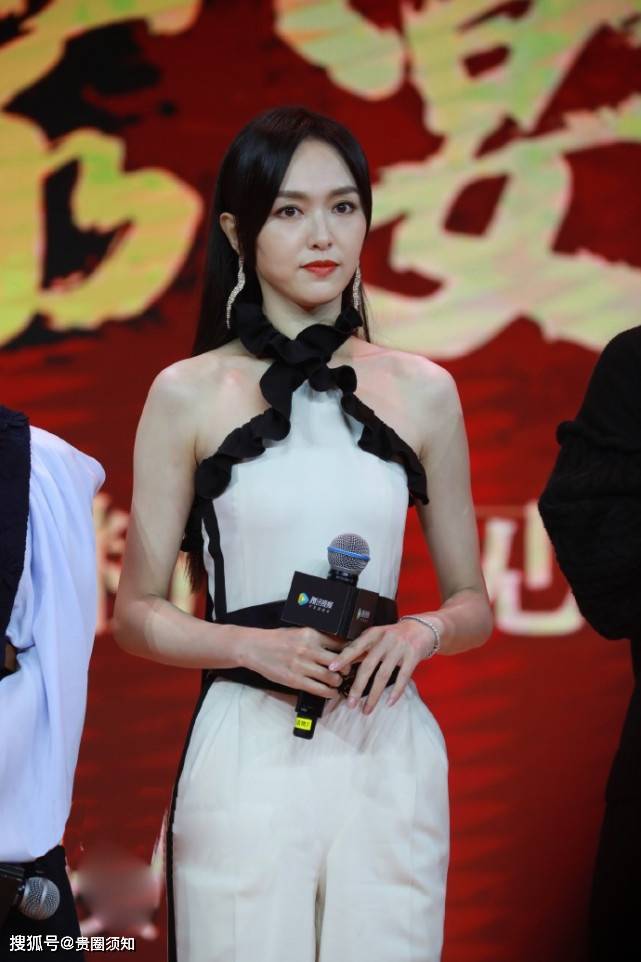 唐嫣与大8岁的佘诗曼同台被碾压,瘦得只剩骨架
