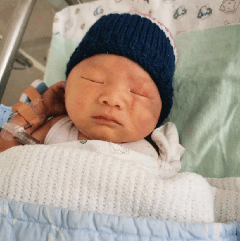 养护|0-3个月宝宝发育及养护重点，这些细节家长做好一哭二笑三认母