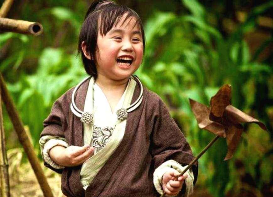 有种"凄惨"叫小小彬长大,曾赚钱供父母挥霍,今皮肤溃烂无人管