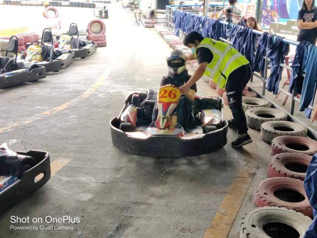 线下体验会:一加8T不将就的万圣节速跑体验