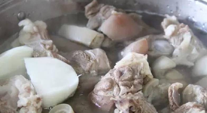 什么炖羊肉去腥味最好 bcede54e94964963be590c891f52be03.jpeg