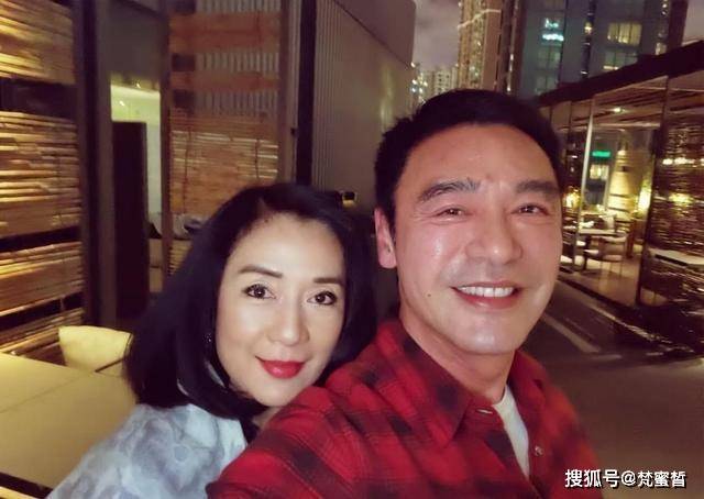 吕秀菱钟镇涛罕同框58岁琼女郎风华依旧嫁富豪却至今无子