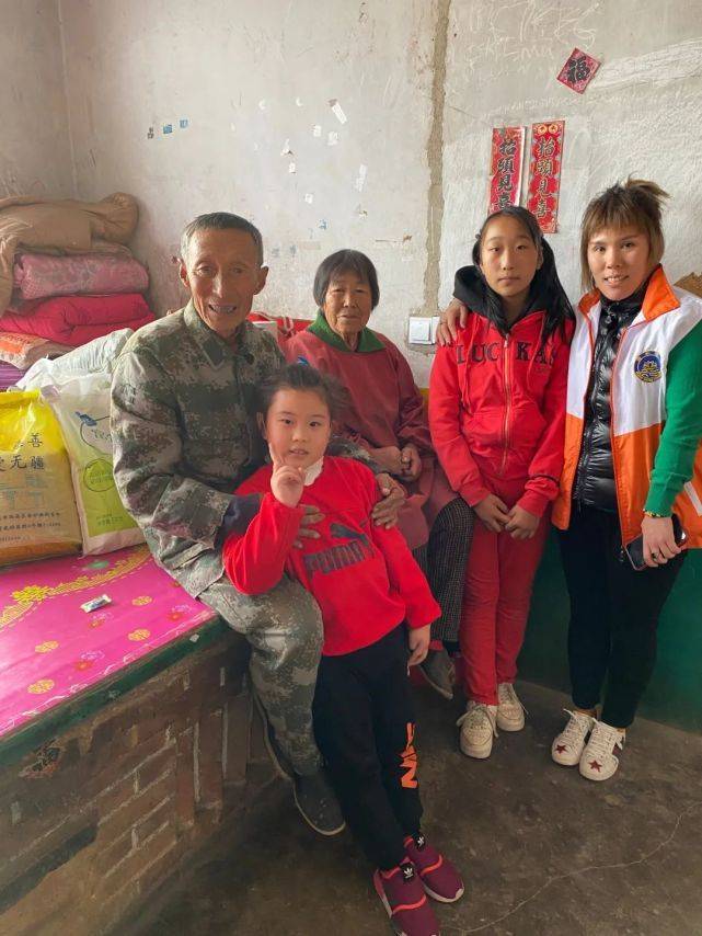 “傻”母亲拉扯智障儿子|清水慈善帮扶困难家庭