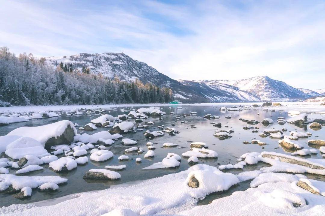 冬季喀纳斯,漫山泼墨的烟雪,尽享最纯粹的诗和远方!