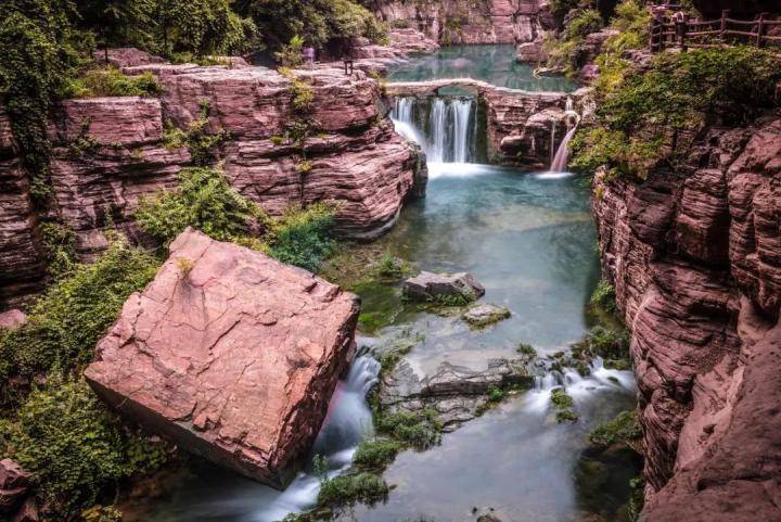 河南焦作云台山风景区荣获"最佳山地旅游目的地奖"