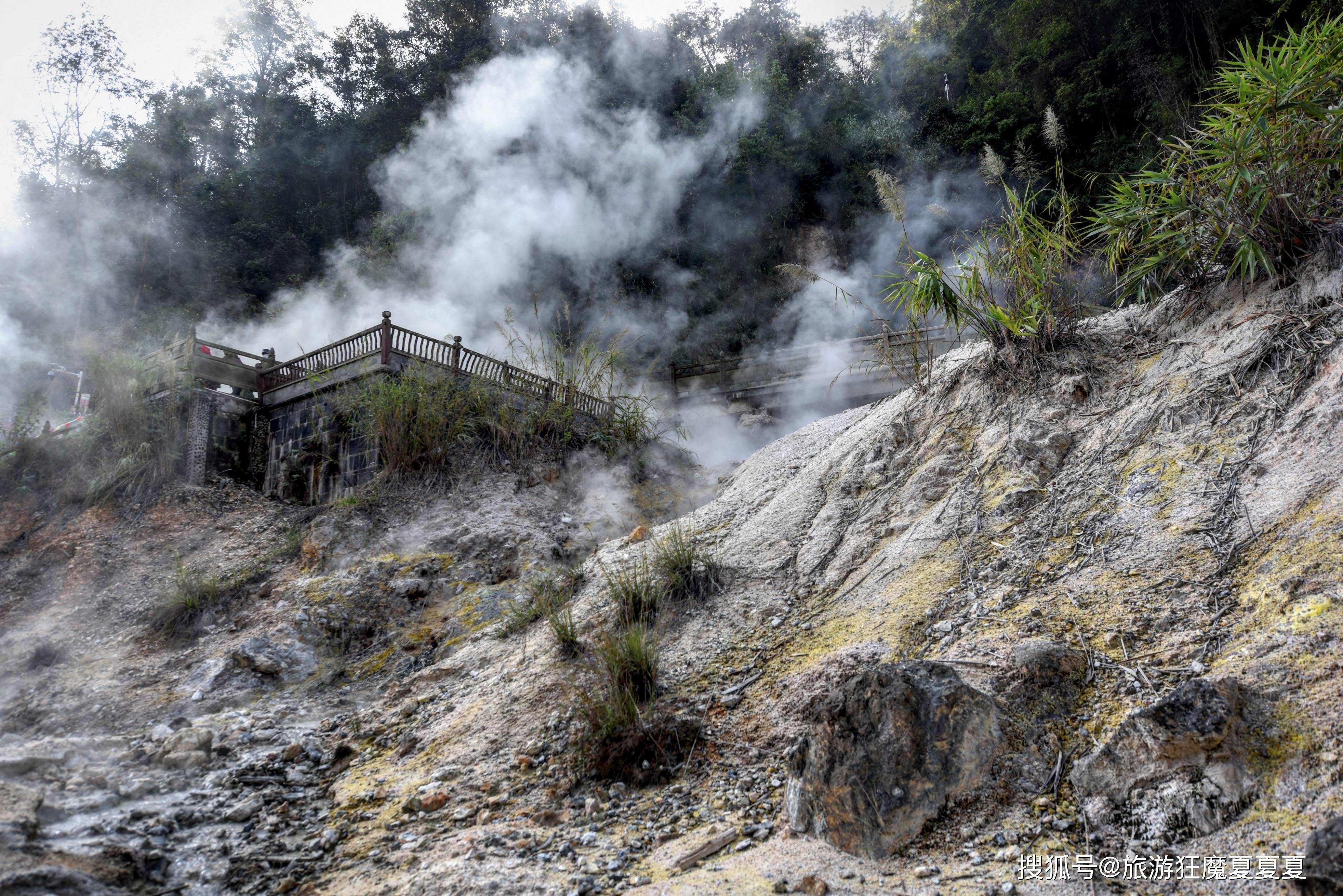 云南最神奇的温泉，终年冒着97℃的沸水，被人戏称为“大滚锅”