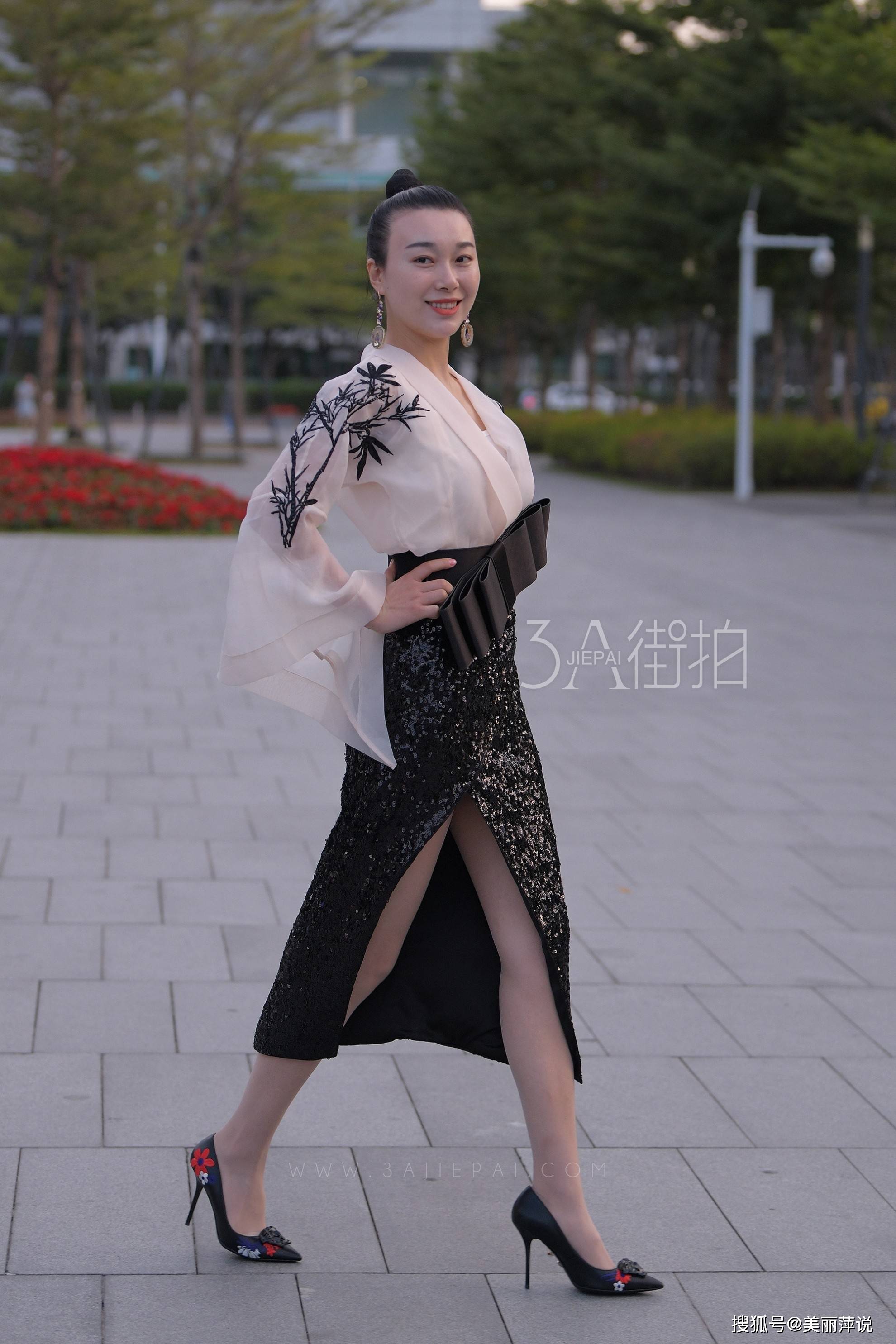 美女街拍:小姐姐衣服好有仙气,高端洋气的熟妇