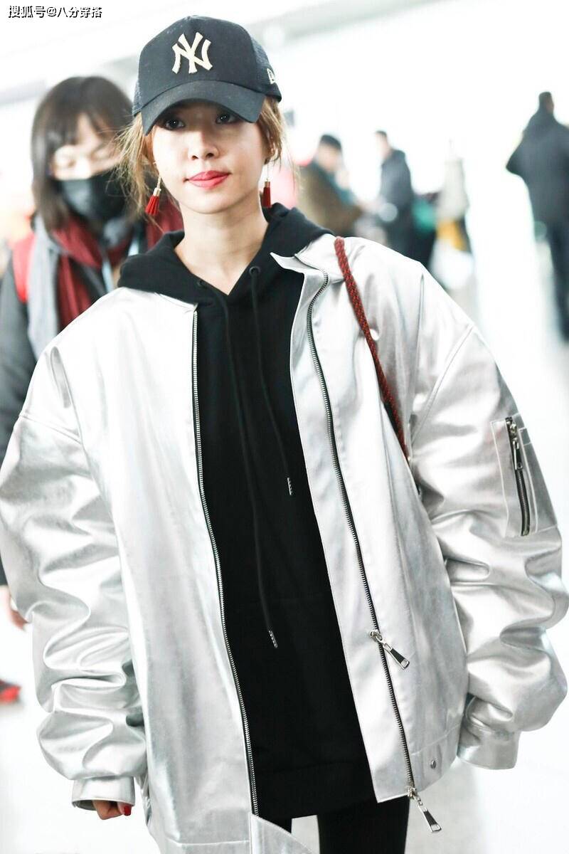 金属外套 4d993449980244ef86c9394fdc24a11d.jpeg