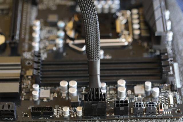 英特尔ATX12VO实物图分析,台式电脑电源的未来