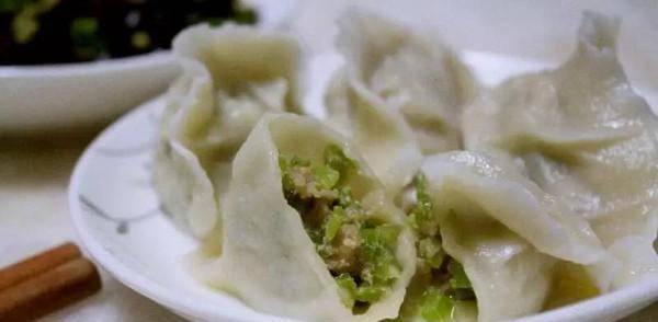 芹菜饺子芹菜要焯水 8fb56c591b484f29970f4ab17ccbad4c.jpeg