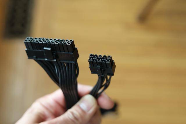 英特尔ATX12VO实物图分析,台式电脑电源的未来