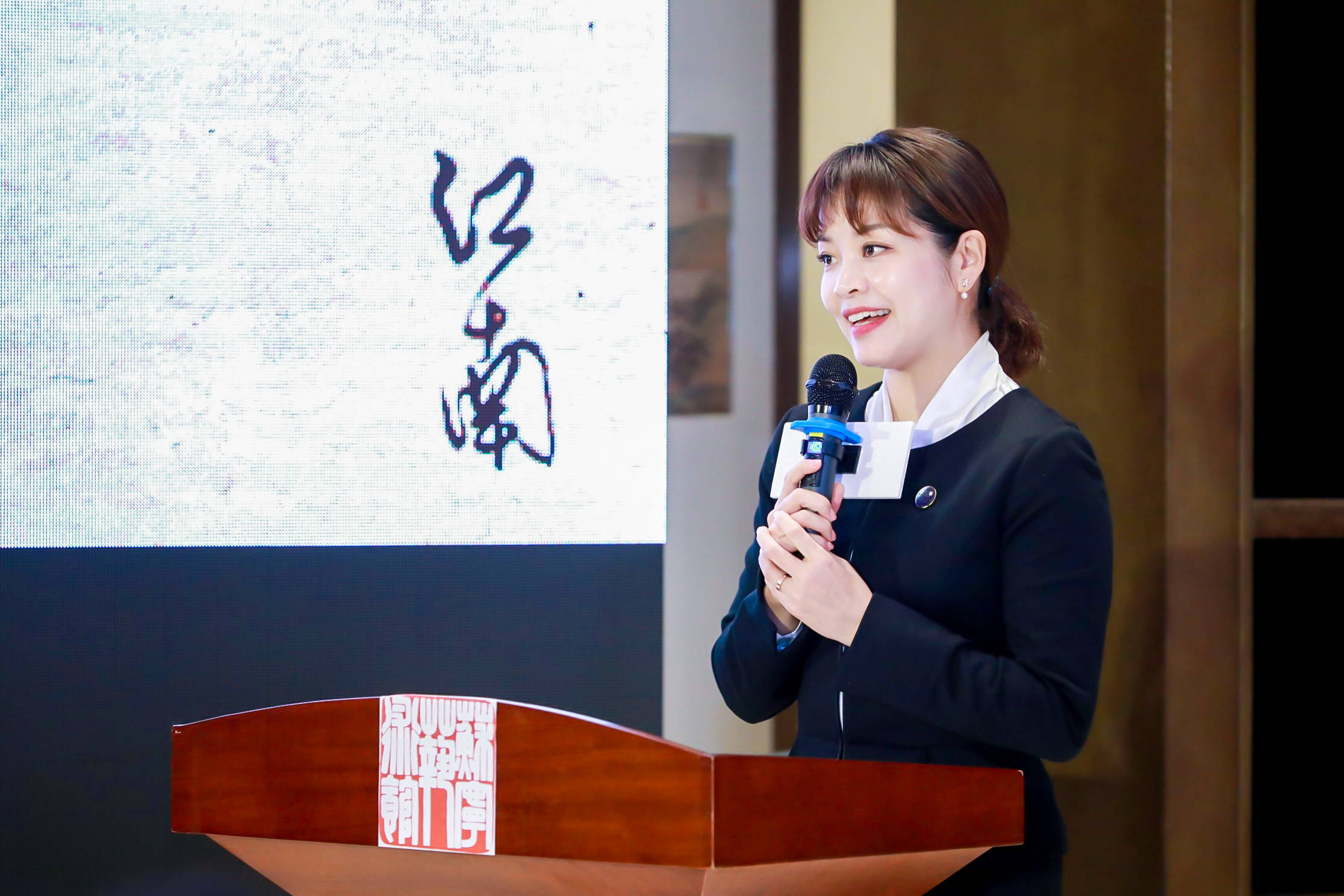 苏宁环球文产集团执行副总裁 苏宁艺术馆常务理事 马莉莉致辞