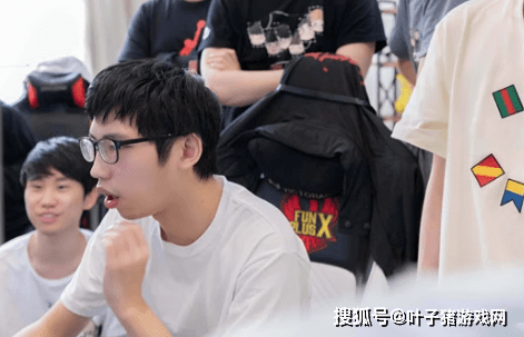 战队|“你准备去TES了吗？”小东北直播泄天机，皓哥挖来Missing补短板
