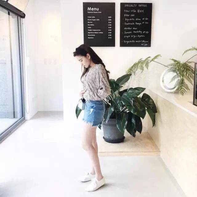 这里有十二组不看镜头的拍照姿势