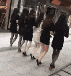 原创搞笑gif段子:不一样的点烟方式,你敢试一下吗?