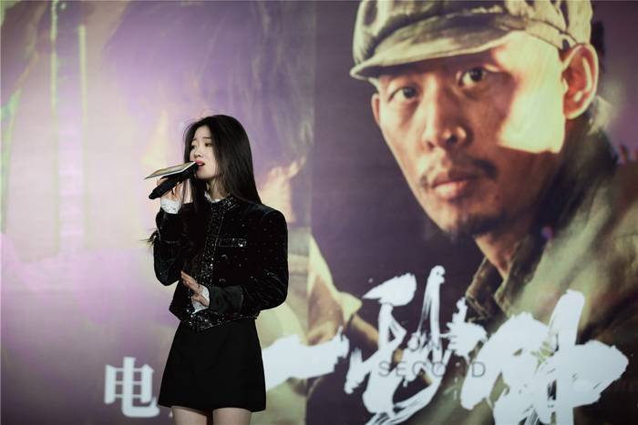 单依纯《一秒钟》首映礼献唱推广曲 娓娓道来电影人心理历程