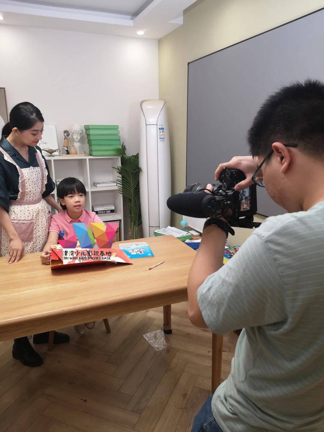 津湾小艺人周宸辉受邀拍摄《作业帮》广告宣传片