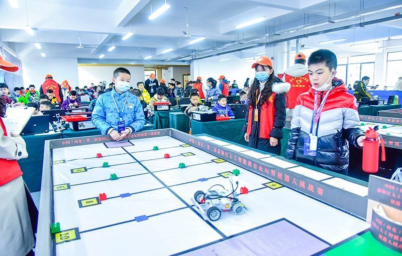 嘉陵江|中国(南充)第二届嘉陵江人工智能教育论坛暨机器人挑战赛开幕