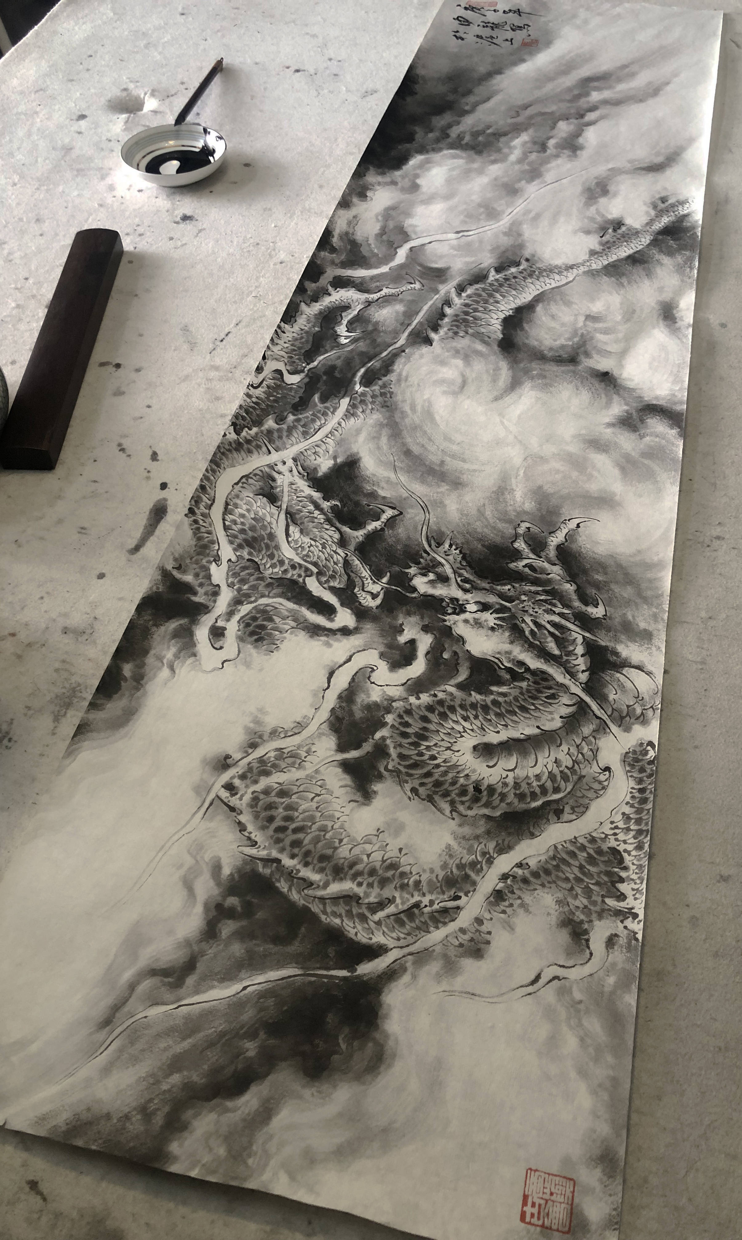 水墨中国画,龙纹图案绘制,上海画家由龙作品