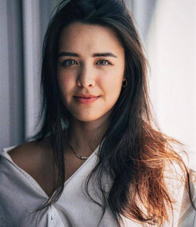 钟丽缇22岁大女儿又换男友?和现任甜蜜出游赏雪