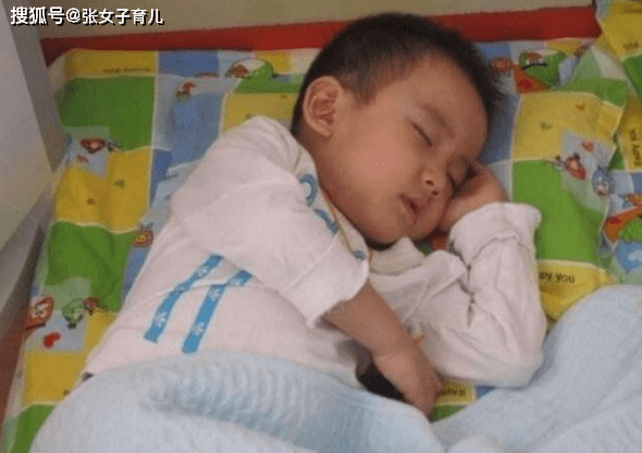 孩子|宝宝睡觉也别盖太厚，可能适得其反，宝宝更容易感冒冬天再冷