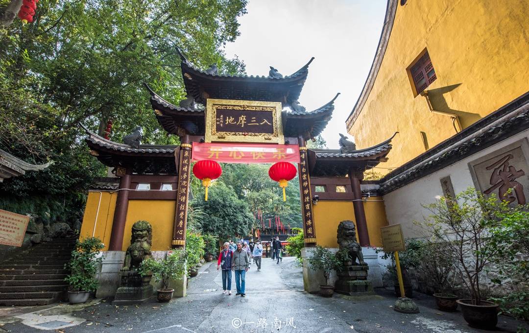 杭州第一网红寺庙，位于灵隐寺附近，和附近庙宇合称三天竺