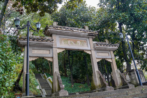 塔山公园，曾是县城唯一的公园，被称为浦江的后花园