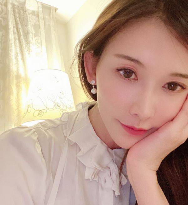 林志玲近照公开,脸型僵硬撞脸萧蔷