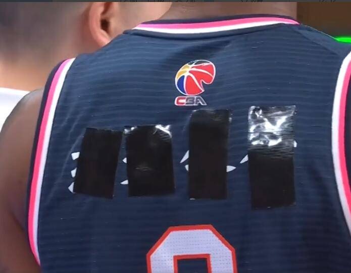 盘点cba球衣乌龙:拜纳姆贴胶布上场 麦蒂9号贴成p