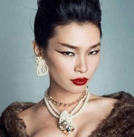 有种“反差”叫吕燕的儿子,本以为他长相平平