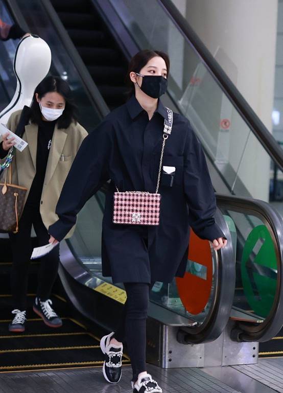 欧阳娜娜的身材有多棒 866e5c76b1124ebfba38758cd97b2692.jpeg