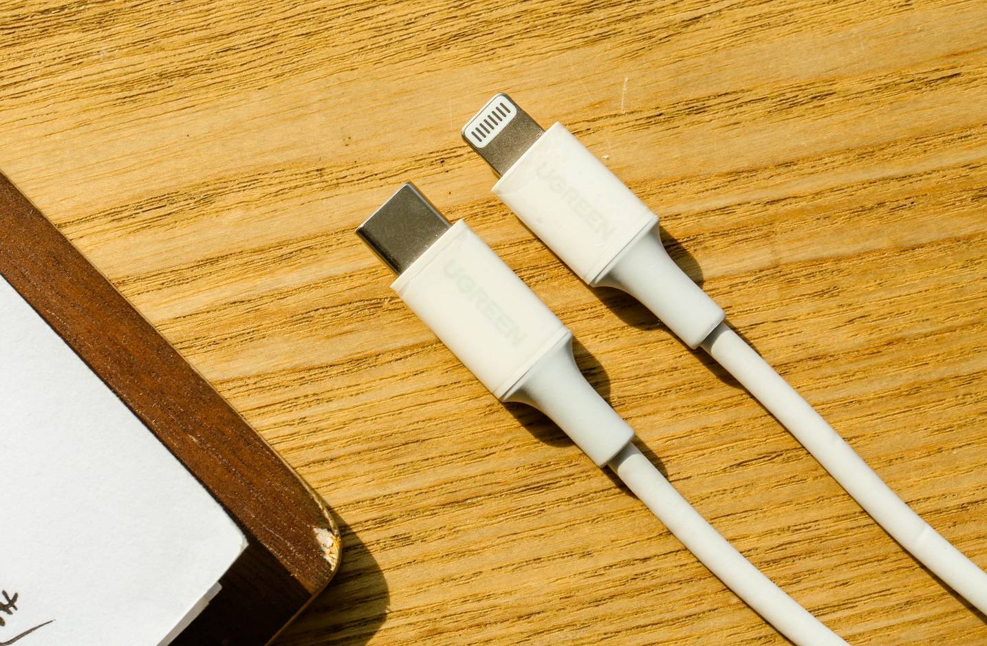 iPhone|第三方PD快充到底靠不靠谱？绿联PD20W快充套装开箱评测，真实体验分享！