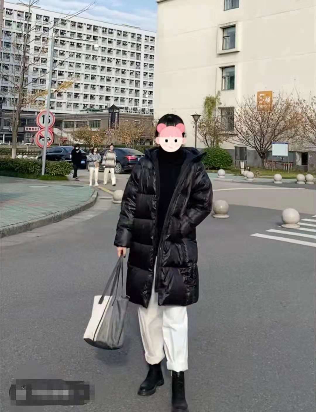 羽绒服搭长靴子怎么样_冬季中长款羽绒服穿搭