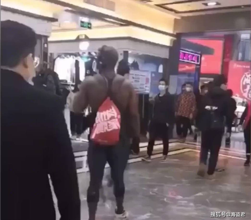 商场扯人口罩_戴口罩的人简笔画(3)