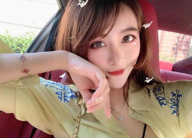自从yy收入被爆注水出后,各大平台上的主播们纷纷蹭热点开始晒出自己