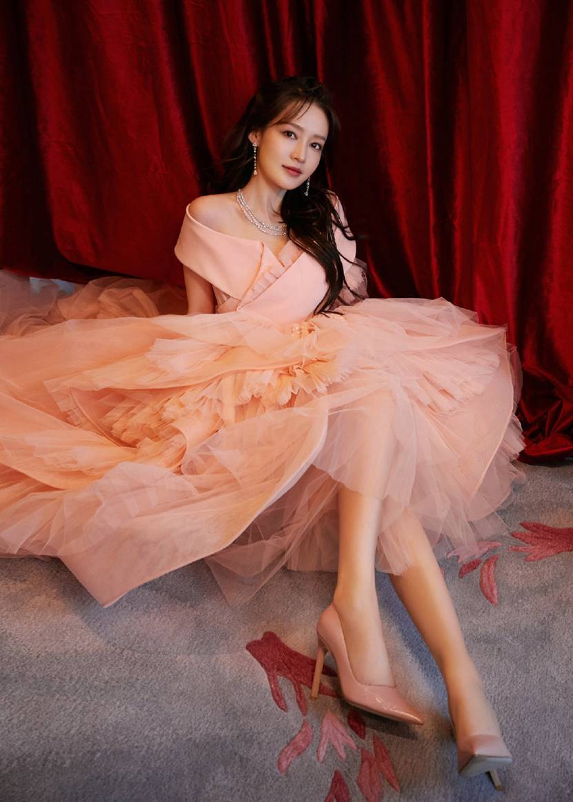 李沁的欧式公主风礼服造型太瞩目了穿粉色蓬蓬裙高贵优雅