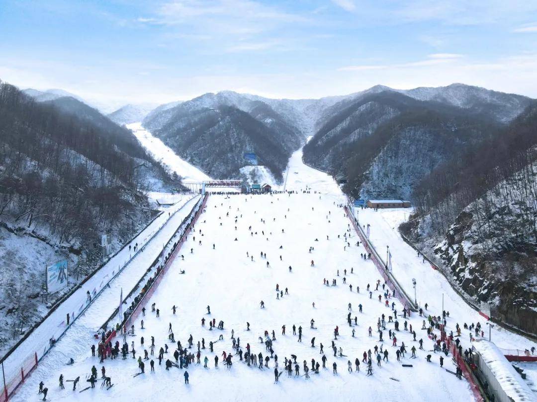 洛阳伏牛山滑雪场“亲子滑雪季”，中小学生0元滑雪