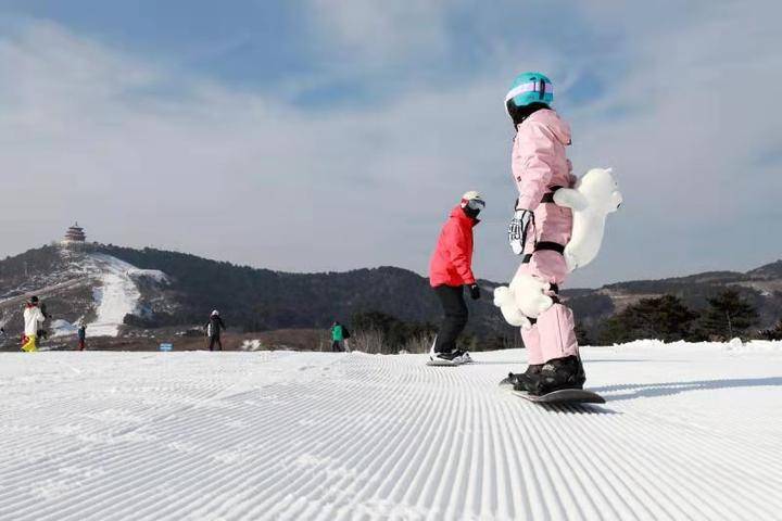 原创一场雪的盛会 晋中市李宁乌金山国际滑雪场20--21雪季雪场开板