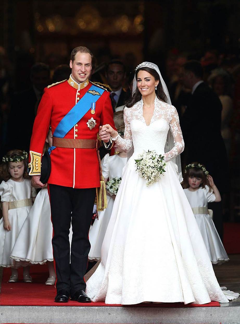 ·马克尔为他们的皇室婚礼抉择了纯洁的校服固然戴安娜王妃的儿媳凯特·米德尔顿和梅根(图9)