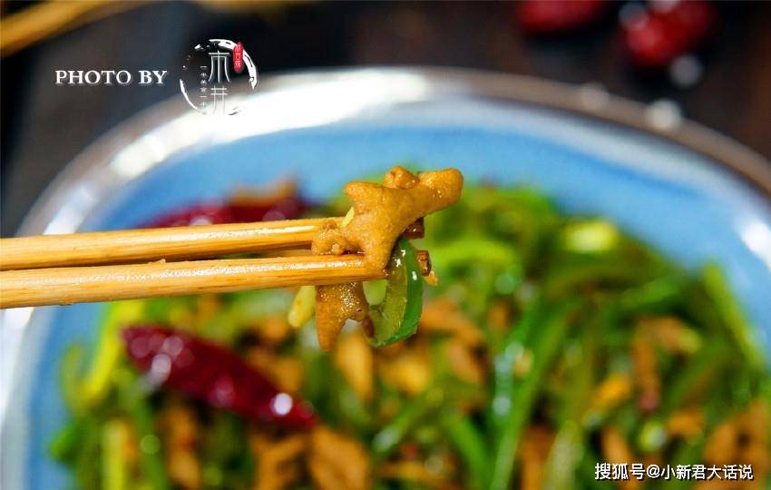 看图猜成语一个人摸肚子_看图猜成语(3)