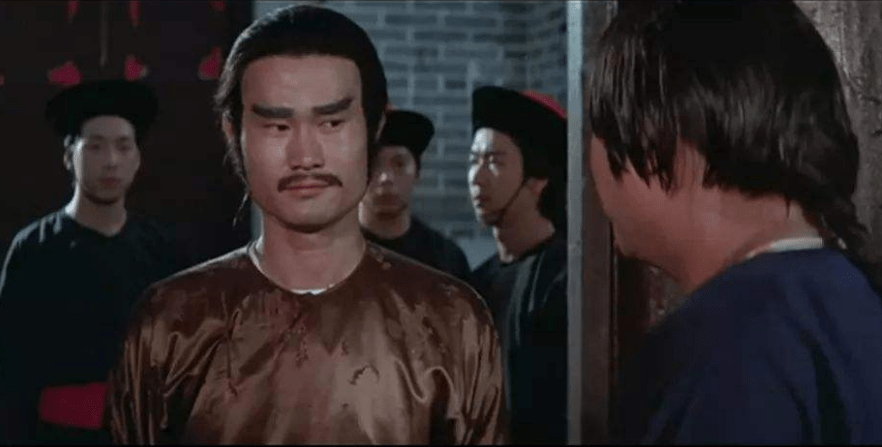 1985年,洪金宝为他筹备 《僵尸先生》这部电影, 林正英则扮演角色"