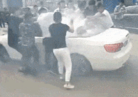 搞笑gif段子:这是冰淇淋吗,看着好好吃